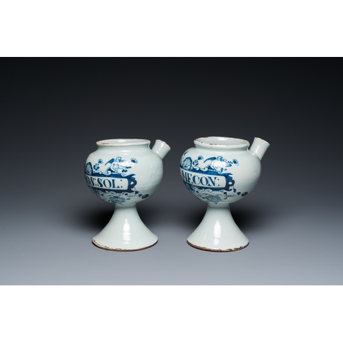 1270 - A pair of blue and white English Delftware wet drug jars, probably London, early 18th C.H.: 20 cm - ... 