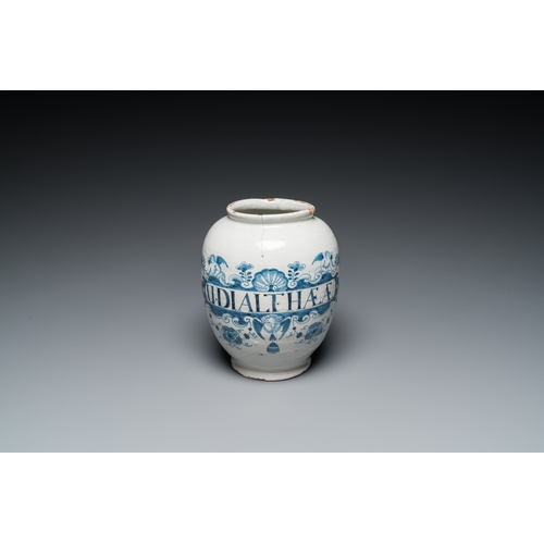 1272 - A blue and white English Delftware drug jar, probably London, 18th C.H.: 19 cm