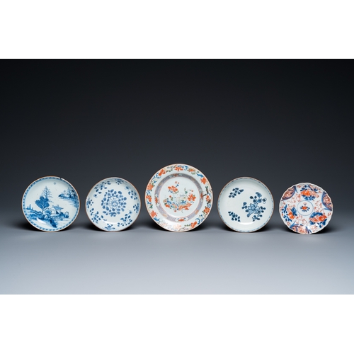 1 - A varied collection of Chinese cups and saucers, 18/19th C.Dia.: 16,5 cm (the largest saucer)Dia.: 1... 