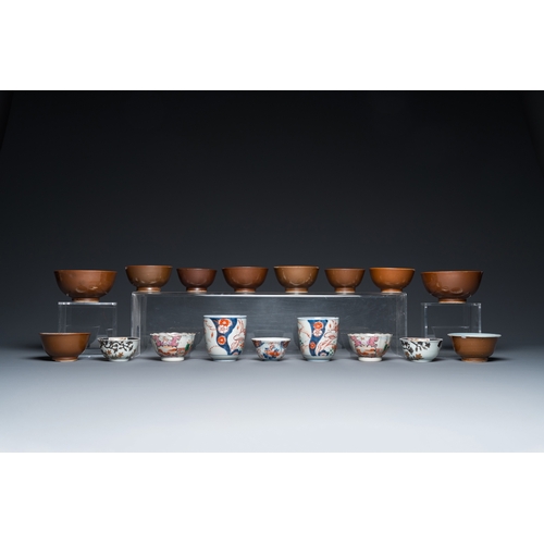 1 - A varied collection of Chinese cups and saucers, 18/19th C.Dia.: 16,5 cm (the largest saucer)Dia.: 1... 