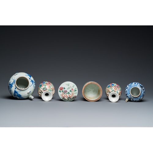 11 - An extensive collection of varied Chinese porcelain wares, 19/20th C.H.: 29 cm (the tallest incl. mo... 