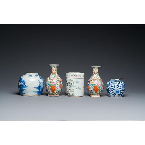 11 - An extensive collection of varied Chinese porcelain wares, 19/20th C.H.: 29 cm (the tallest incl. mo... 