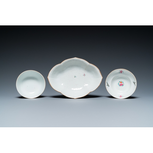 13 - Eleven Chinese famille rose bowls, 19/20th C.Dim.: 27 x 21,5 x 7 cm (the largest bowl)Dia.: 12 cm - ... 