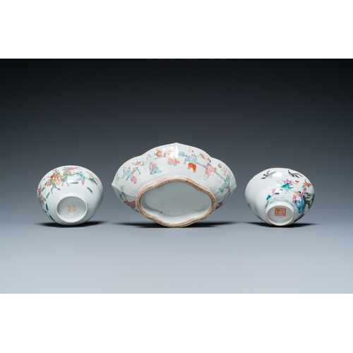 13 - Eleven Chinese famille rose bowls, 19/20th C.Dim.: 27 x 21,5 x 7 cm (the largest bowl)Dia.: 12 cm - ... 