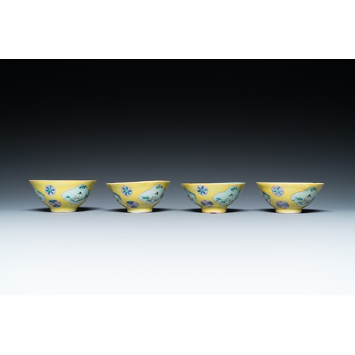 13 - Eleven Chinese famille rose bowls, 19/20th C.Dim.: 27 x 21,5 x 7 cm (the largest bowl)Dia.: 12 cm - ... 