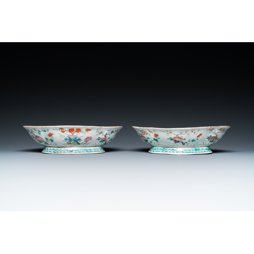 13 - Eleven Chinese famille rose bowls, 19/20th C.Dim.: 27 x 21,5 x 7 cm (the largest bowl)Dia.: 12 cm - ... 