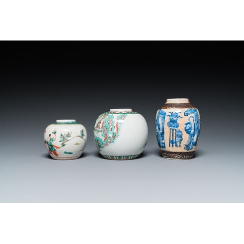 15 - Seven Chinese blue and white, famille rose and verte jars, 19/20th C.H.: 19 cm (the tallest jar)H.: ... 