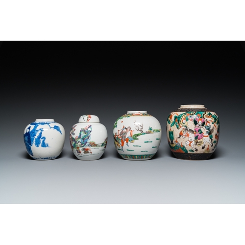 15 - Seven Chinese blue and white, famille rose and verte jars, 19/20th C.H.: 19 cm (the tallest jar)H.: ... 