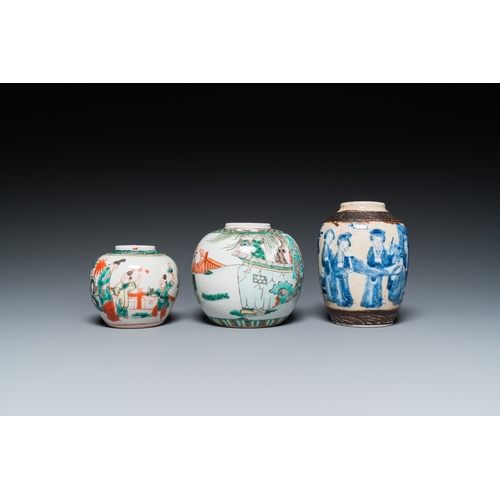 15 - Seven Chinese blue and white, famille rose and verte jars, 19/20th C.H.: 19 cm (the tallest jar)H.: ... 