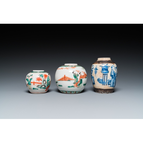 15 - Seven Chinese blue and white, famille rose and verte jars, 19/20th C.H.: 19 cm (the tallest jar)H.: ... 