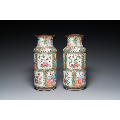 17 - A pair of Chinese Canton famille rose vases and a pair of blue and white covered jars, 19th C.H.: 37... 