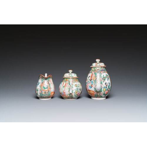 18 - A collection of 28 Chinese Canton famille rose wares, 19th C.H.: 24 cm (the vase) - H.: 26,5 cm (inc... 