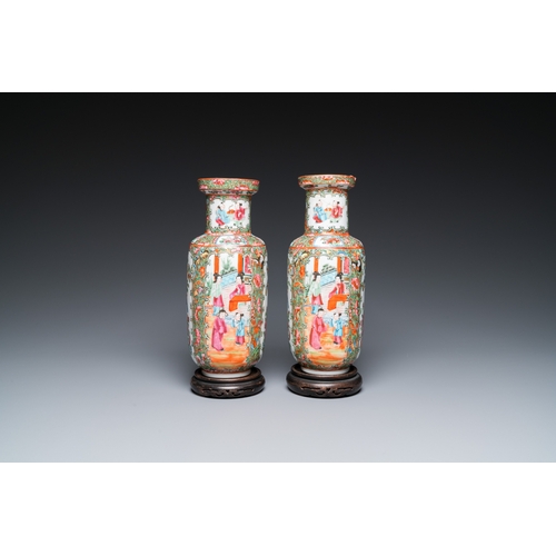 18 - A collection of 28 Chinese Canton famille rose wares, 19th C.H.: 24 cm (the vase) - H.: 26,5 cm (inc... 