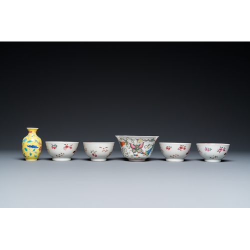 2 - A varied collection of Chinese blue, white and famille rose porcelain, Yongzheng and laterDia.: 23,5... 