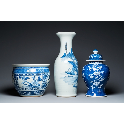 27 - A Chinese blue and white 'landscape' vase, a covered vase and a jardiniere, 19th C.H.: 59,5 cm (the ... 