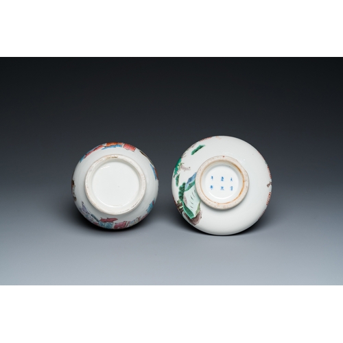 28 - A Chinese famille rose '18 Luohan' bottle vase and a famille verte vase, Kangxi mark, 19th C.H.: 25 ... 