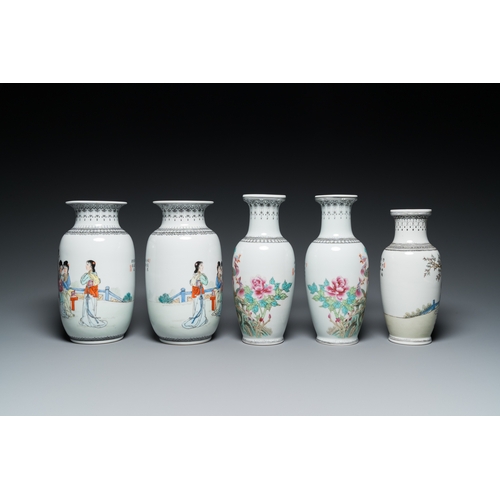 31 - Six Chinese famille rose vases and a covered teapot, 20th C.H.: 25,5 cm (the tallest vase) L.: 19 cm... 