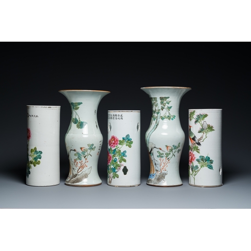 32 - Three Chinese qianjiang cai hat stands and a pair of 'gu' vases, 19/20th C.H.: 36 cm (the tallest)... 