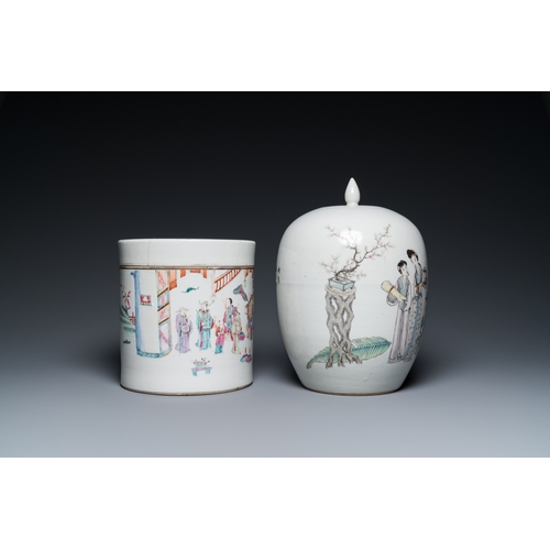 33 - Four Chinese famille rose and qianjiang cai porcelain wares, 19/20th C.H.: 31,5 cm (the jar and cove... 