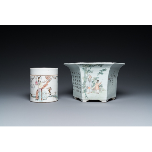 33 - Four Chinese famille rose and qianjiang cai porcelain wares, 19/20th C.H.: 31,5 cm (the jar and cove... 