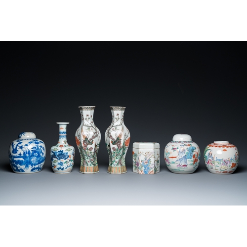 35 - Six various Chinese porcelain vases and a covered jar, 19/20th C.H.: 25 cm (the tallest vase)H.: 11 ... 