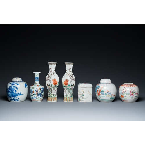 35 - Six various Chinese porcelain vases and a covered jar, 19/20th C.H.: 25 cm (the tallest vase)H.: 11 ... 