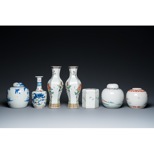 35 - Six various Chinese porcelain vases and a covered jar, 19/20th C.H.: 25 cm (the tallest vase)H.: 11 ... 