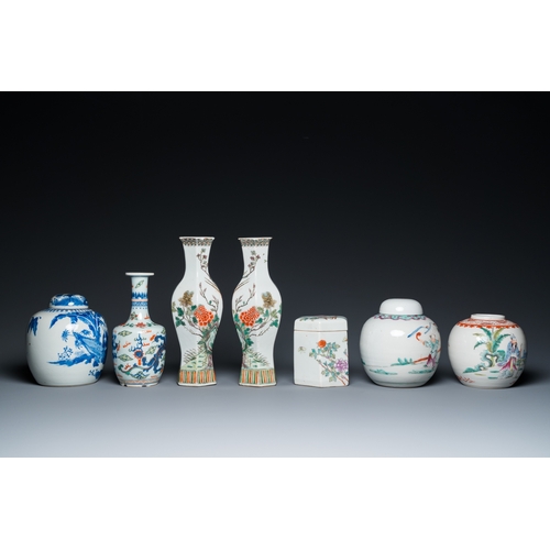 35 - Six various Chinese porcelain vases and a covered jar, 19/20th C.H.: 25 cm (the tallest vase)H.: 11 ... 