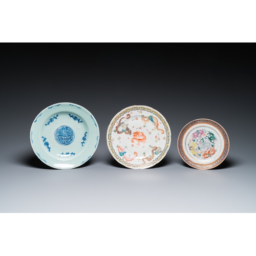 36 - Five various Chinese dishes and a plate, 19/20th C.Dia.: 34,5 cm (the largest dish)Dia.: 20 cm (the ... 