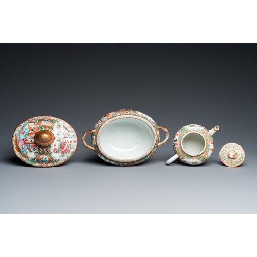 4 - A varied collection of Chinese Canton famille rose porcelain, 19th C.L.: 21 cm - H.: 15,5 cm (the tu... 