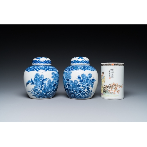 40 - A Chinese famille rose dish, a brush pot and a pair of blue and white jars and covers, 19/20th C.Dia... 