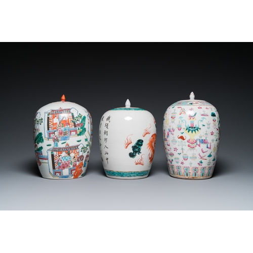 42 - Three Chinese famille rose and verte jars with covers, 19/20th C.H.: 32,5 cm (the tallest)... 