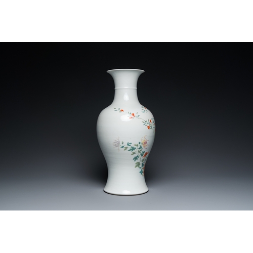 45 - A Chinese famille rose vase and a jardiniere on stand, Hongxian and Qianlong mark, RepublicH.: 44,5 ... 