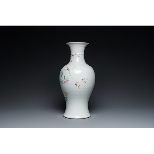 45 - A Chinese famille rose vase and a jardiniere on stand, Hongxian and Qianlong mark, RepublicH.: 44,5 ... 