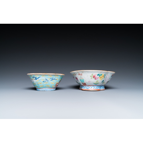 49 - A varied collection of Chinese famille rose and qianjiang cai porcelain, 19/20th C.Dia.: 34,5 cm (th... 