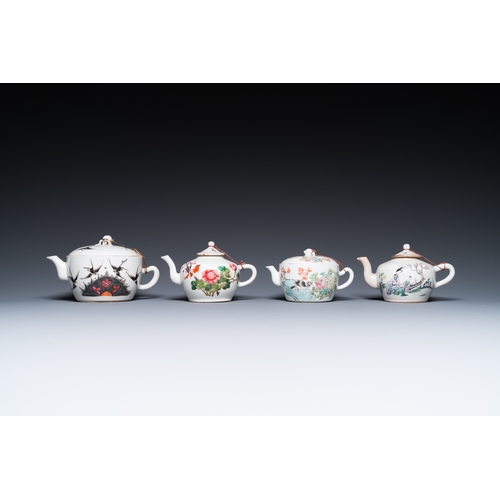 51 - A varied collection of Chinese famille rose and qianjiang cai porcelain, 19th/20th C.Dim.: 33,5 x 22... 