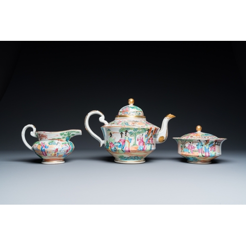 55 - A Chinese Canton famille rose 24-piece tea service, 19th C.H.: 19 cm - L.: 28 cm (the teapot)Dia.: 1... 