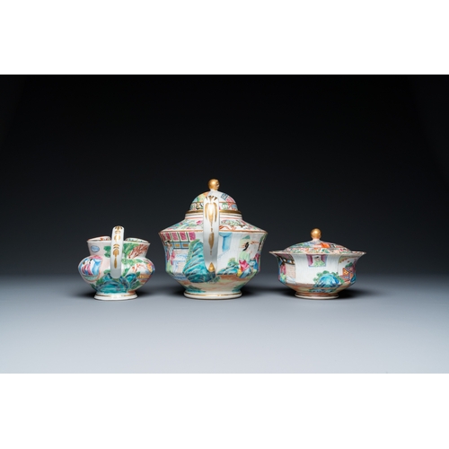 55 - A Chinese Canton famille rose 24-piece tea service, 19th C.H.: 19 cm - L.: 28 cm (the teapot)Dia.: 1... 