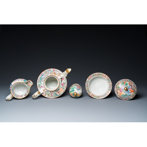 55 - A Chinese Canton famille rose 24-piece tea service, 19th C.H.: 19 cm - L.: 28 cm (the teapot)Dia.: 1... 