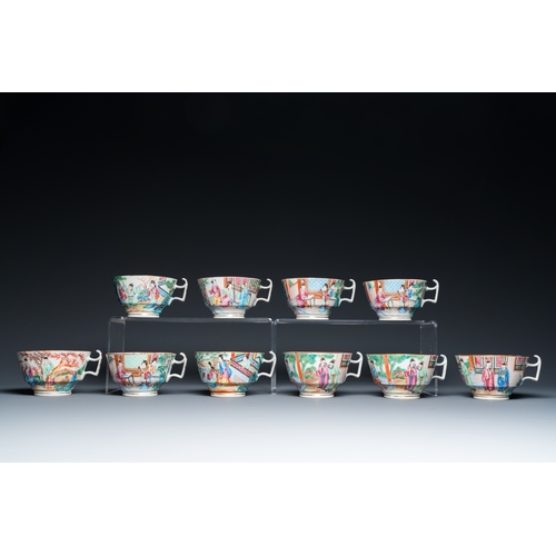 55 - A Chinese Canton famille rose 24-piece tea service, 19th C.H.: 19 cm - L.: 28 cm (the teapot)Dia.: 1... 