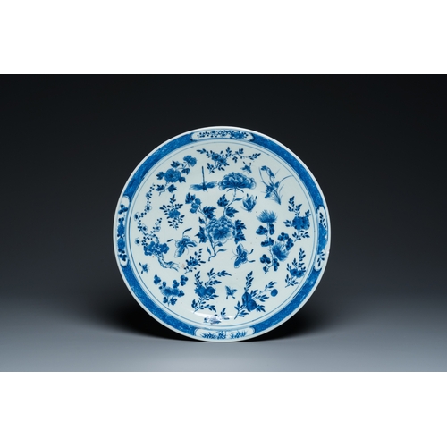 56 - A Chinese blue and white dish and ten plates, 19th C.Dia.: 36,5 cm (the largest)