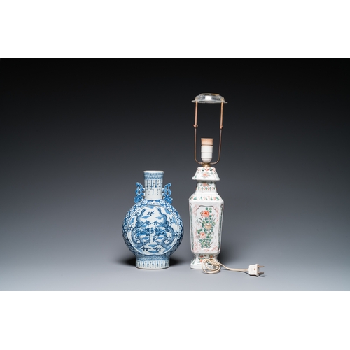 58 - Six various Chinese porcelain wares, Qing and RepublicH.: 55 cm - H.: 32 cm (the lamp-mounted vase, ... 