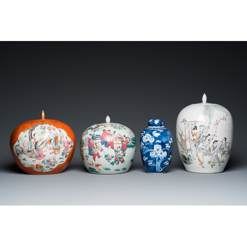 6 - Four Chinese famille rose and blue and white covered jars, 19/20th C.H.: 30,5 cm (the tallest)... 