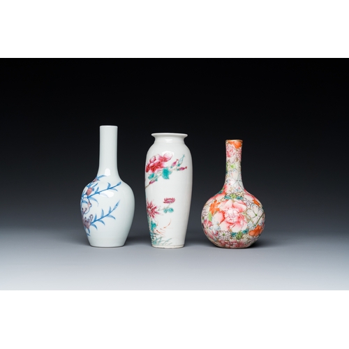 60 - Three Chinese famille rose and blue, white and copper-red vases, 19/20th C.H.: 12,5 cm (the tallest)... 