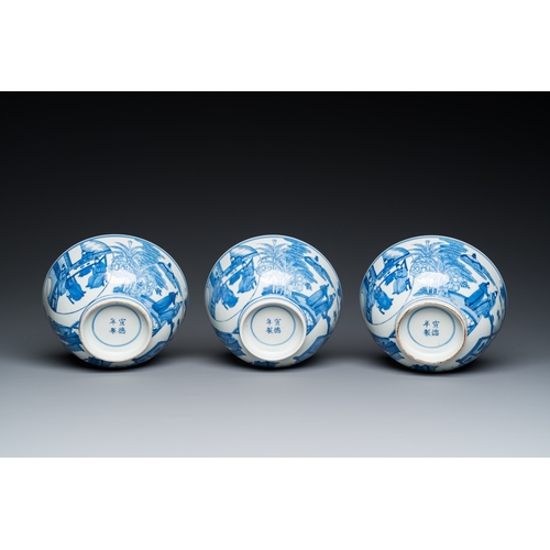 78 - Three Chinese blue and white bowls with figurative design, Xuande mark, 19th C.Dia.: 17,5 cm - H.: 8... 