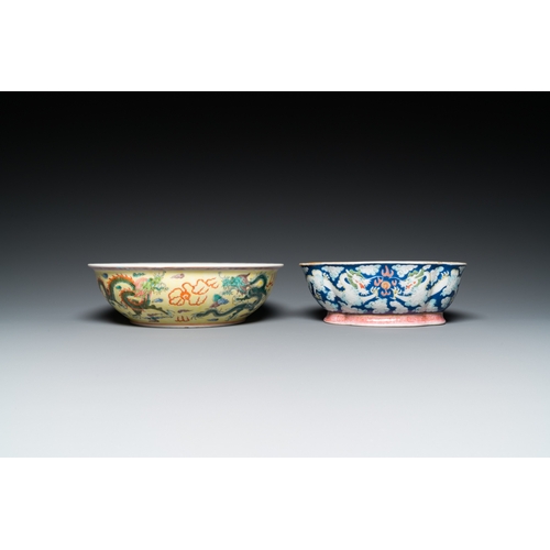 8 - Two Chinese famille rose 'dragon' bowls and a vase with floral design, 19/20th C.H.: 21 cm (the vase... 