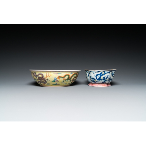 8 - Two Chinese famille rose 'dragon' bowls and a vase with floral design, 19/20th C.H.: 21 cm (the vase... 