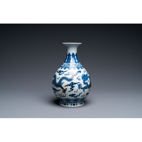 80 - A Chinese blue and white 'yuhuchunping' 'dragon' vase on wooden stand, Qianlong mark, 19/20th C.H.: ... 