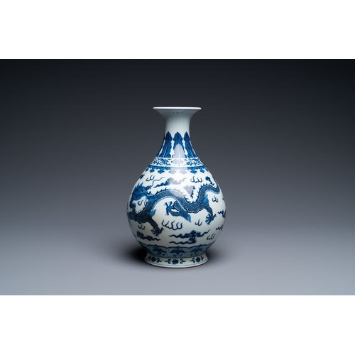 80 - A Chinese blue and white 'yuhuchunping' 'dragon' vase on wooden stand, Qianlong mark, 19/20th C.H.: ... 