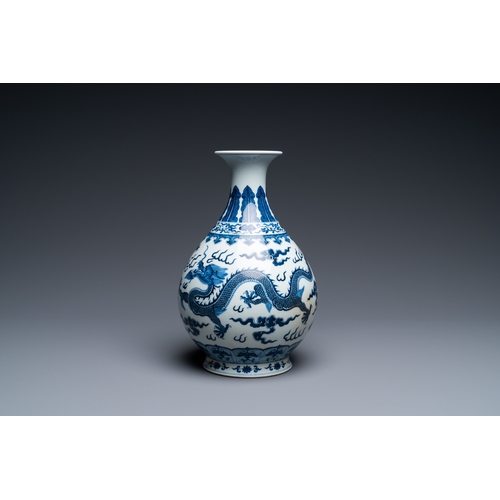 80 - A Chinese blue and white 'yuhuchunping' 'dragon' vase on wooden stand, Qianlong mark, 19/20th C.H.: ... 